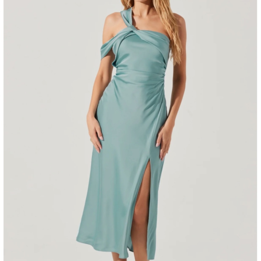 NWOT ASTR The Label One Shoulder Blue Cersei One Shoulder Midi Dress (Size S)